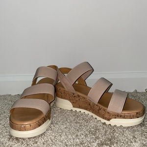 Universal Threads Light Pink platform sandals